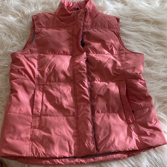VINEYARD VINES puffed vest - Picture 13 of 15